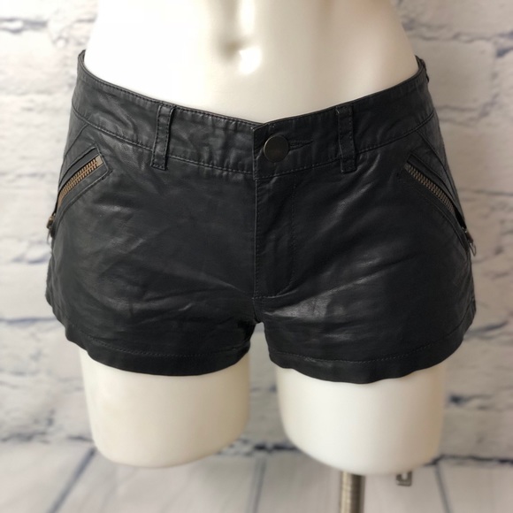 Free People Pants - Free People “We The Free”Pleather Shorts Sz 4 B462